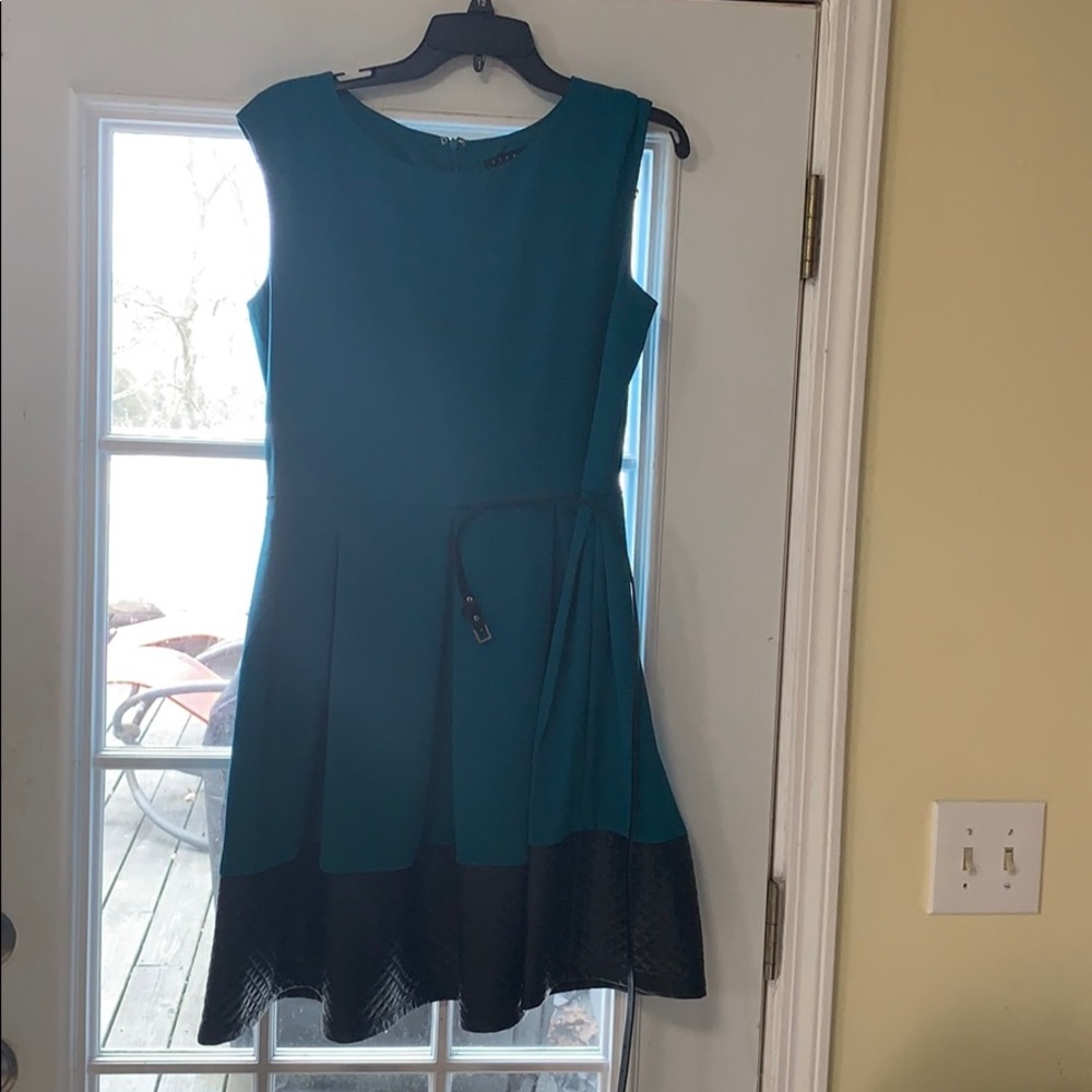 Dress - Picture 2 of 4